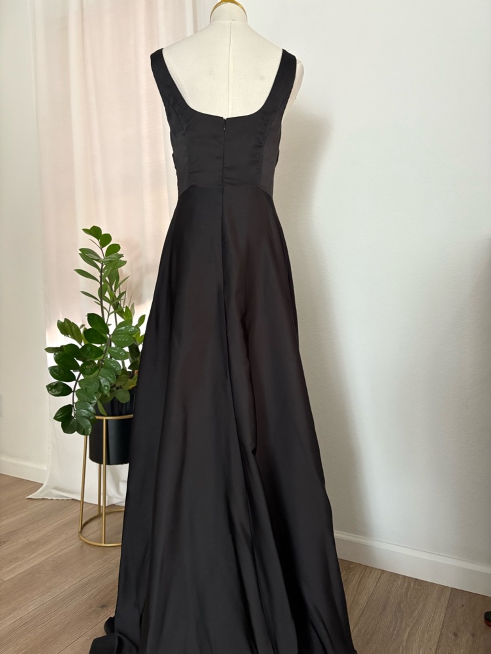 Elegant Black A-Line Evening Dress - Classic Square Neck - Picture 7 of 10